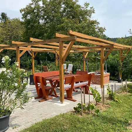 Babérsom Apartman Gyenesdiás